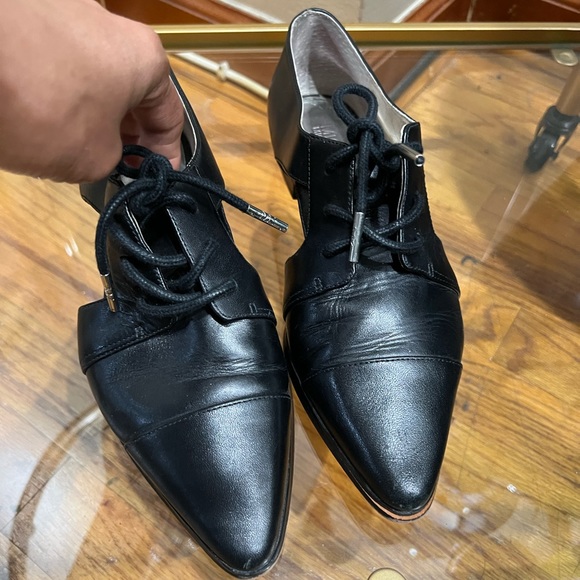 Michael Kors Graham Cut Out Oxfords Size 6 in excellent condition. - Picture 3 of 8